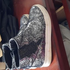 Girls sneakers high top angle length